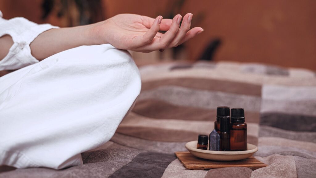 Ароматерапия: ТОП-5 лучших эфирных масел для медитаций